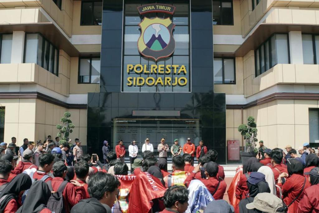 Aksi Mahasiswa Muhammadiyah di Mapolresta Sidoarjo Berjalan Damai dan Kondusif