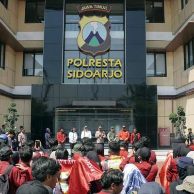 Aksi Mahasiswa Muhammadiyah di Mapolresta Sidoarjo Berjalan Damai dan Kondusif
