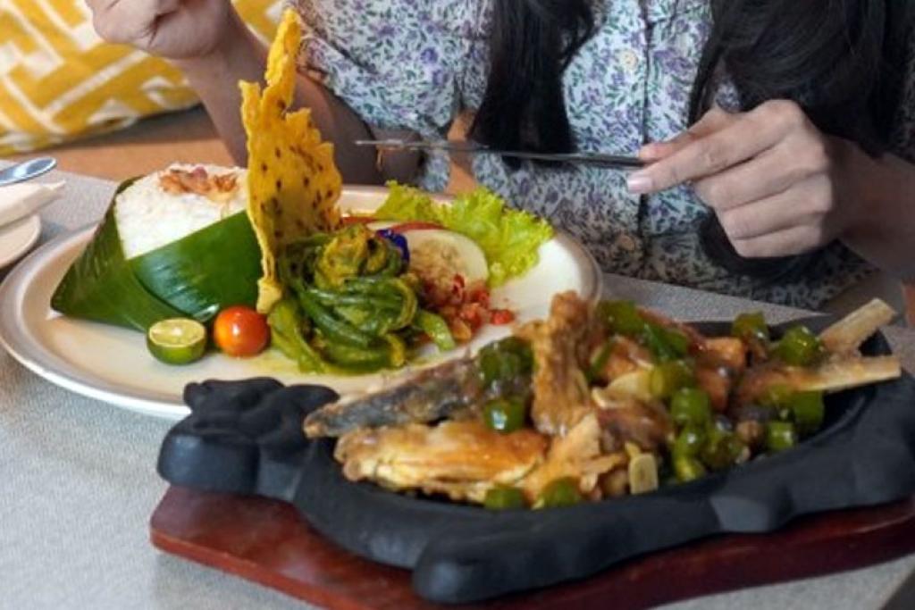 Pedasnya Bikin Nagih! Bandeng Hot Plate Inovasi Hotel di Sidoarjo ini Jadi Primadona Baru