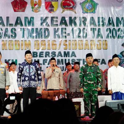Bupati Sidoarjo Hadiri Pengajian dan Malam Keakraban Satgas TMMD ke-126