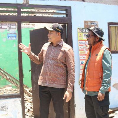 Bupati Subandi Tinjau Rumah Warga Magersari yang Ambruk Diterjang Angin