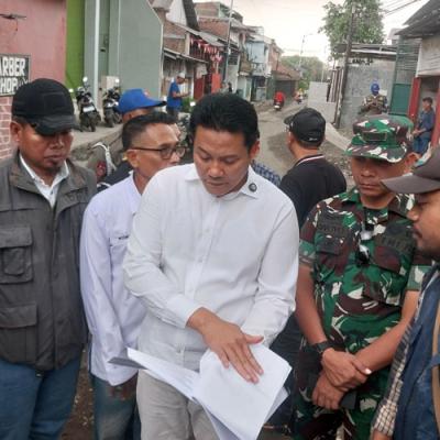 Bupati Subandi Sidak Proyek Infrastruktur Waru, Temukan Masalah Kualitas