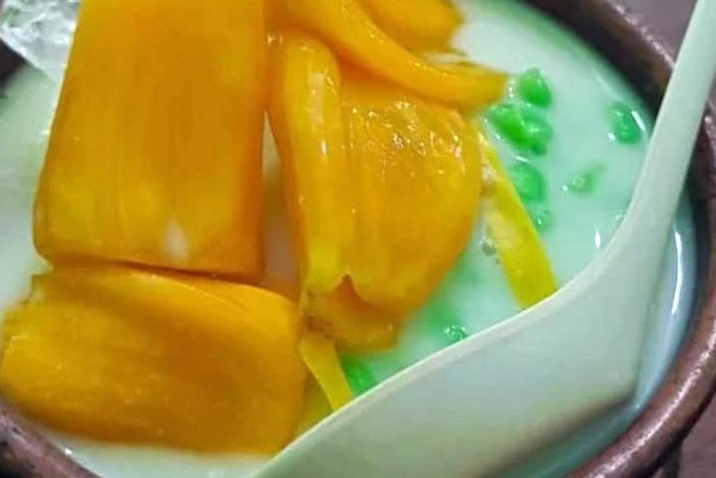 Wisata Kuliner Sidoarjo: Dawet Beras Segar dengan Topping Durian dan Tape