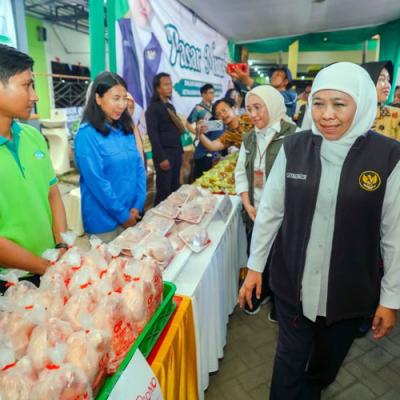 Pasar Murah Waru Sidoarjo, Khofifah Pastikan Harga Sembako Stabil & Terjangkau