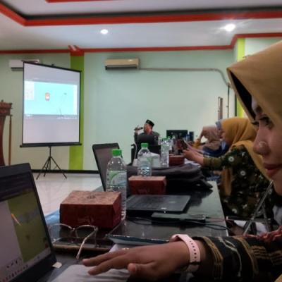 Guru MTs Nurul Hidayah Ikuti Pelatihan Coding dan AI LP Ma’arif NU di Sidoarjo