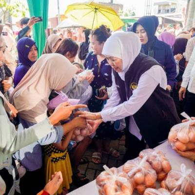 Khofifah Hadir di Sedati, Pastikan Pasar Murah Sembako Ringankan Warga Sidoarjo