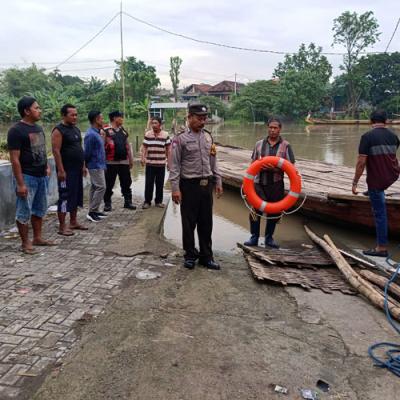 Polsek Balongbendo Perketat Pengawasan Tambangan Perahu Saat Cuaca Ekstrem