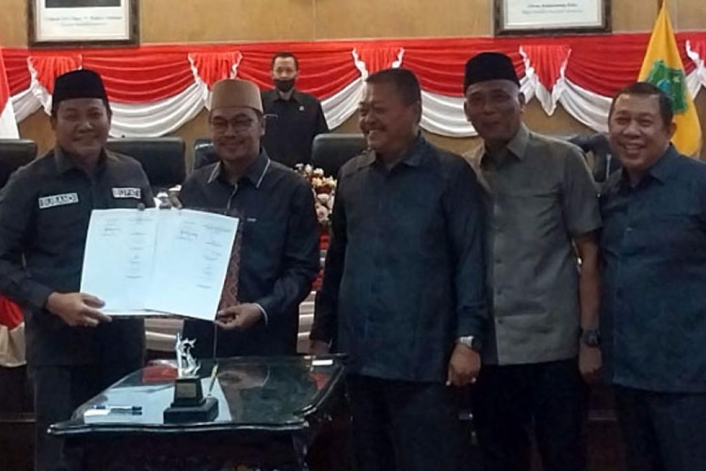 PAK APBD Sidoarjo 2025 Disahkan Setelah Rapat Paripurna Molor Tiga Jam