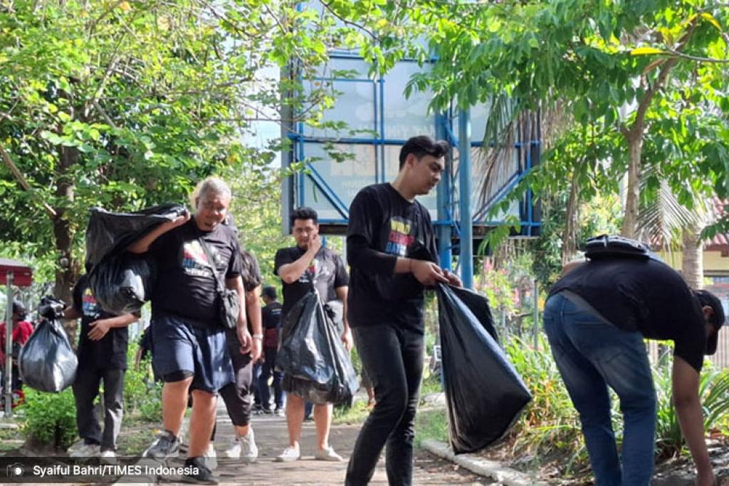 Ribuan Warga Sidoarjo Turun ke Jalan Dukung World Cleanup Day 2025