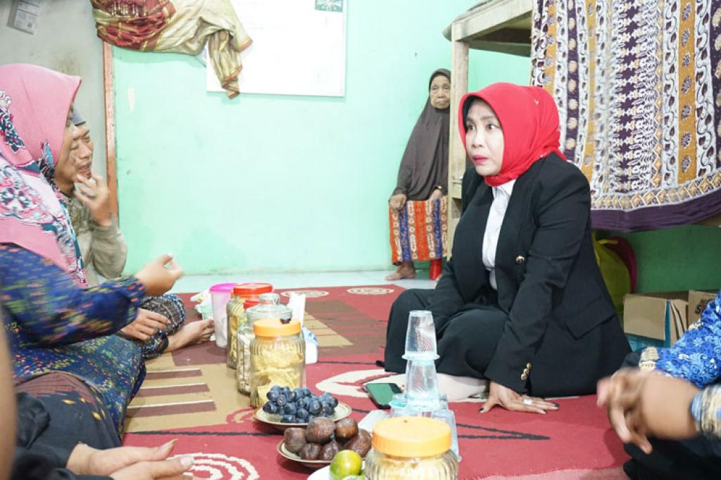 Wabup Mimik Idayana Takziah dan Ingatkan Kewaspadaan Sungai Saat Musim Hujan